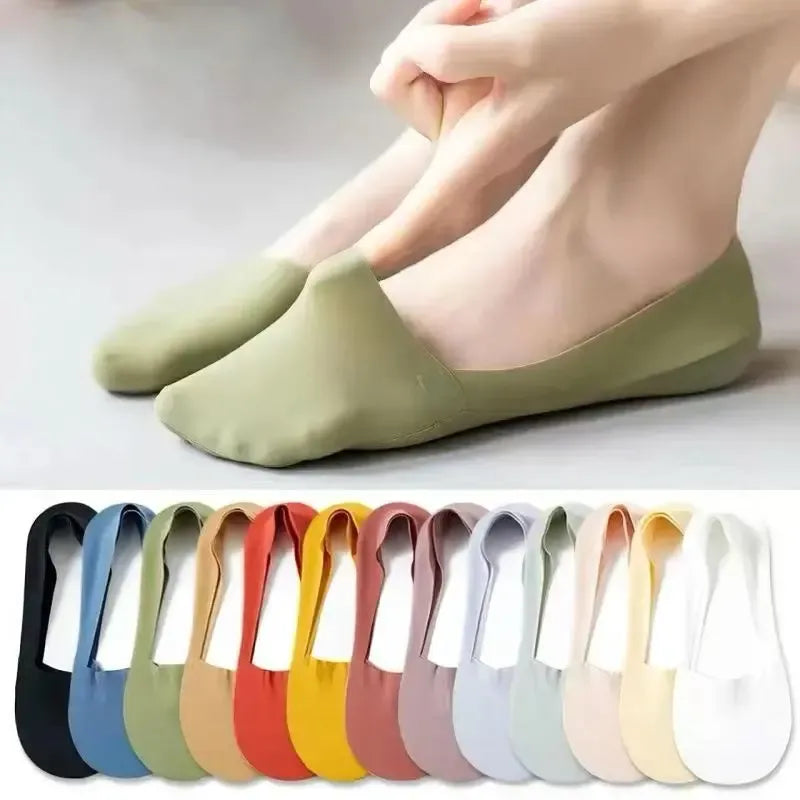 10 Pairs of Women's Invisible Socks - Comfortable, breathable, and sweat-wicking ankle socks with cushioned soles and silicone anti-slip design for enhanced traction and stability. The perfect choice for casual outfits.