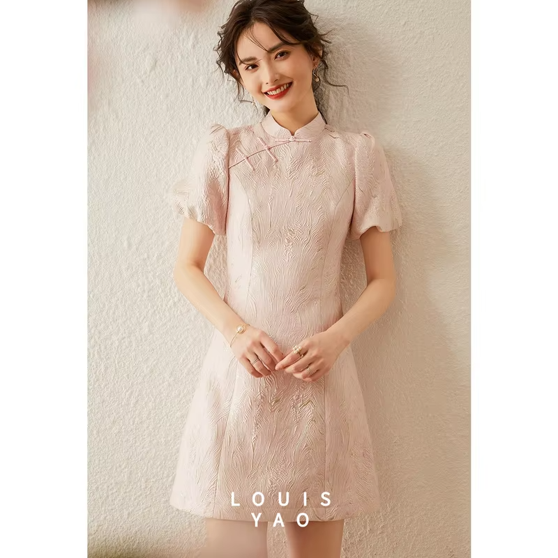 LOUIS YAO Women's Dresses 2026 Stand Collar Frog Button Puff Sleeve Casual Midi Dress Summer Jacquard Texture Dress Elegant